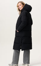 Laden Sie das Bild in den Galerie-Viewer, Umstandsmode, Schwangerschaftsmode, Stillmode, Brautkleider für Schwangere, Umstandshosen, Umstandsjeans, Umstandsoberteile, Stilloberteile, Bademode für Schwangere, BH für Schwangere, Still BH, Stillbustier, chic + schwanger, festliche Umstandsmode, festliche Mode für Schwangere, Tragejacke, Softshelljacke für Schwangere, Tragejacke mit Babyeinsatz, Umstandsleggings, Brautkleider mit Stillöffnung, festliche Umstandsmode zum Stillen, schick schwanger, Bussinesmode für Schwangere, Stillkleidung, Babybauch
