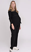 Laden Sie das Bild in den Galerie-Viewer, Umstandsmode, Schwangerschaftsmode, Stillmode, Brautkleider für Schwangere, Umstandshosen, Umstandsjeans, Umstandsoberteile, Stilloberteile, Bademode für Schwangere, BH für Schwangere, Still BH, Stillbustier, chic + schwanger, festliche Umstandsmode, festliche Mode für Schwangere, Tragejacke, Softshelljacke für Schwangere, Tragejacke mit Babyeinsatz, Umstandsleggings, Brautkleider mit Stillöffnung, festliche Umstandsmode zum Stillen, schick schwanger, Bussinesmode für Schwangere, Stillkleidung, Babybauch
