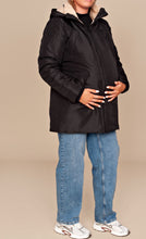 Laden Sie das Bild in den Galerie-Viewer, Umstandsmode, Schwangerschaftsmode, Stillmode, Brautkleider für Schwangere, Umstandshosen, Umstandsjeans, Umstandsoberteile, Stilloberteile, Bademode für Schwangere, BH für Schwangere, Still BH, Stillbustier, chic + schwanger, festliche Umstandsmode, festliche Mode für Schwangere, Tragejacke, Softshelljacke für Schwangere, Tragejacke mit Babyeinsatz, Umstandsleggings, Brautkleider mit Stillöffnung, festliche Umstandsmode zum Stillen, schick schwanger, Bussinesmode für Schwangere, Stillkleidung, Babybauch 
