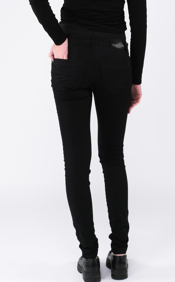 Umstandsmode, Schwangerschaftsmode, Stillmode, Brautkleider für Schwangere, Umstandshosen, Umstandsjeans, Umstandsoberteile, Stilloberteile, Bademode für Schwangere, BH für Schwangere, Still BH, Stillbustier, chic + schwanger, festliche Umstandsmode, festliche Mode für Schwangere, Tragejacke, Softshelljacke für Schwangere, Tragejacke mit Babyeinsatz, Umstandsleggings, Brautkleider mit Stillöffnung, festliche Umstandsmode zum Stillen, schick schwanger, Bussinesmode für Schwangere, Stillkleidung, Babybauch