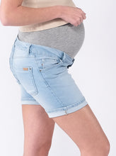 Laden Sie das Bild in den Galerie-Viewer, Umstandsmode, Schwangerschaftsmode, Stillmode, Brautkleider für Schwangere, Umstandshosen, Umstandsjeans, Umstandsoberteile, Stilloberteile, Bademode für Schwangere, BH für Schwangere, Still BH, Stillbustier, chic + schwanger, festliche Umstandsmode, festliche Mode für Schwangere, Tragejacke, Softshelljacke für Schwangere, Tragejacke mit Babyeinsatz, Umstandsleggings, Brautkleider mit Stillöffnung, festliche Umstandsmode zum Stillen, schick schwanger, Bussinesmode für Schwangere, Stillkleidung, Babybauch
