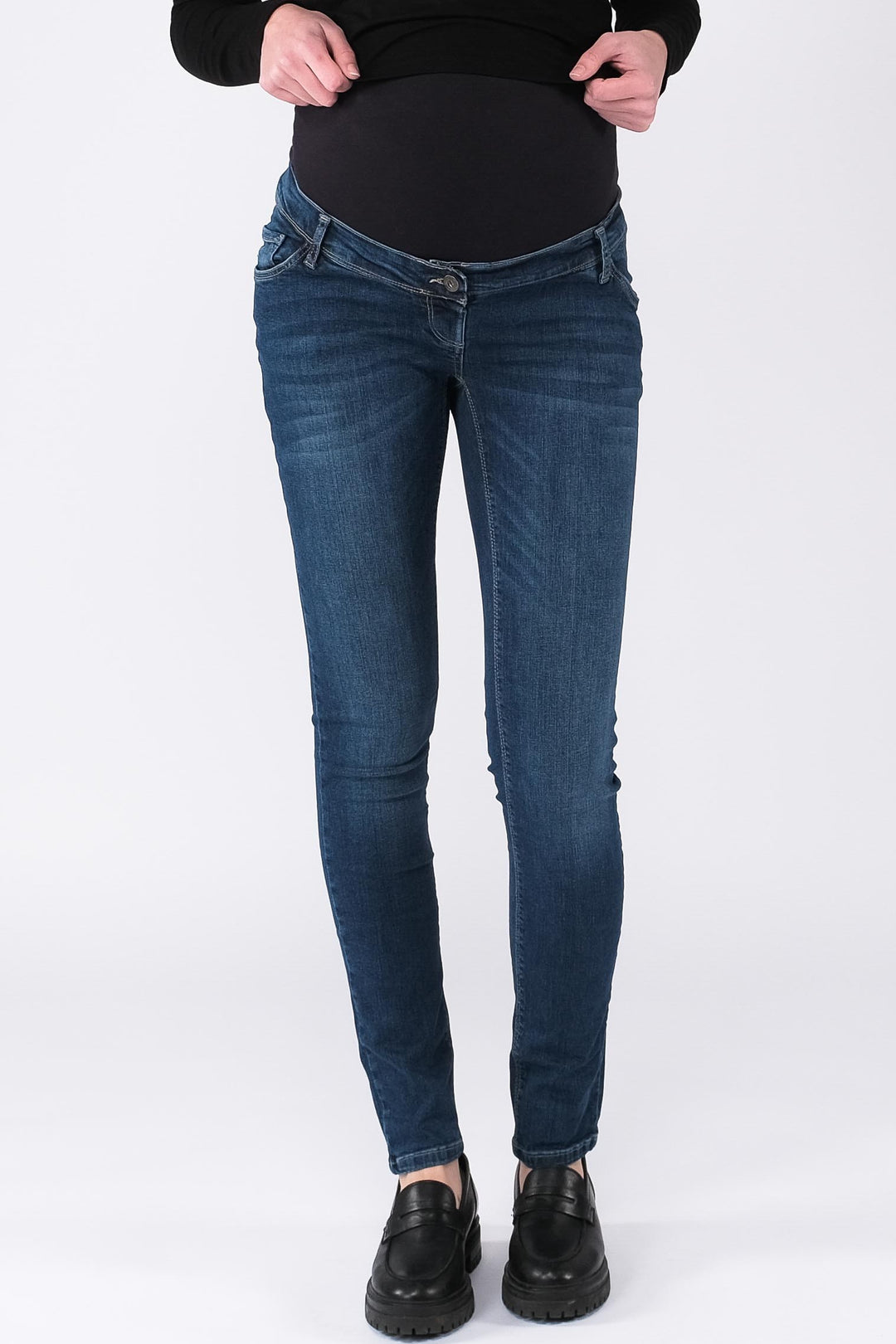 Umstandsmode, Schwangerschaftsmode, Stillmode, Brautkleider für Schwangere, Umstandshosen, Umstandsjeans, Umstandsoberteile, Stilloberteile, Bademode für Schwangere, BH für Schwangere, Still BH, Stillbustier, chic + schwanger, festliche Umstandsmode, festliche Mode für Schwangere, Tragejacke, Softshelljacke, Tragejacke mit Babyeinsatz, Umstandsleggings, Brautkleider mit Stillöffnung, festliche Umstandsmode zum Stillen, schick schwanger, Bussinesmode für Schwangere, Stillkleidung, Umstandsstrumpfhosen