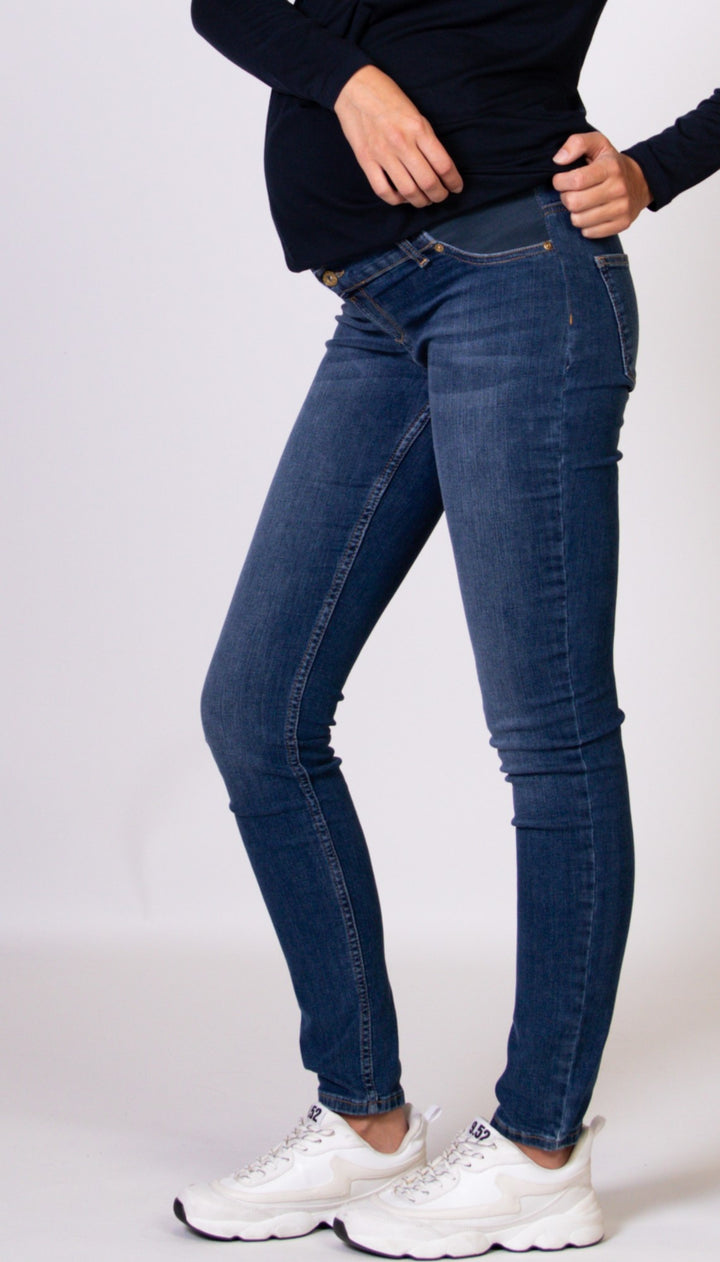 Umstandsmode, Schwangerschaftsmode, Stillmode, Brautkleider für Schwangere, Umstandshosen, Umstandsjeans, Umstandsoberteile, Stilloberteile, Bademode für Schwangere, BH für Schwangere, Still BH, Stillbustier, chic + schwanger, festliche Umstandsmode, festliche Mode für Schwangere, Tragejacke, Softshelljacke für Schwangere, Tragejacke mit Babyeinsatz, Umstandsleggings, Brautkleider mit Stillöffnung, festliche Umstandsmode zum Stillen, schick schwanger, Bussinesmode für Schwangere, Stillkleidung, Babybauch 