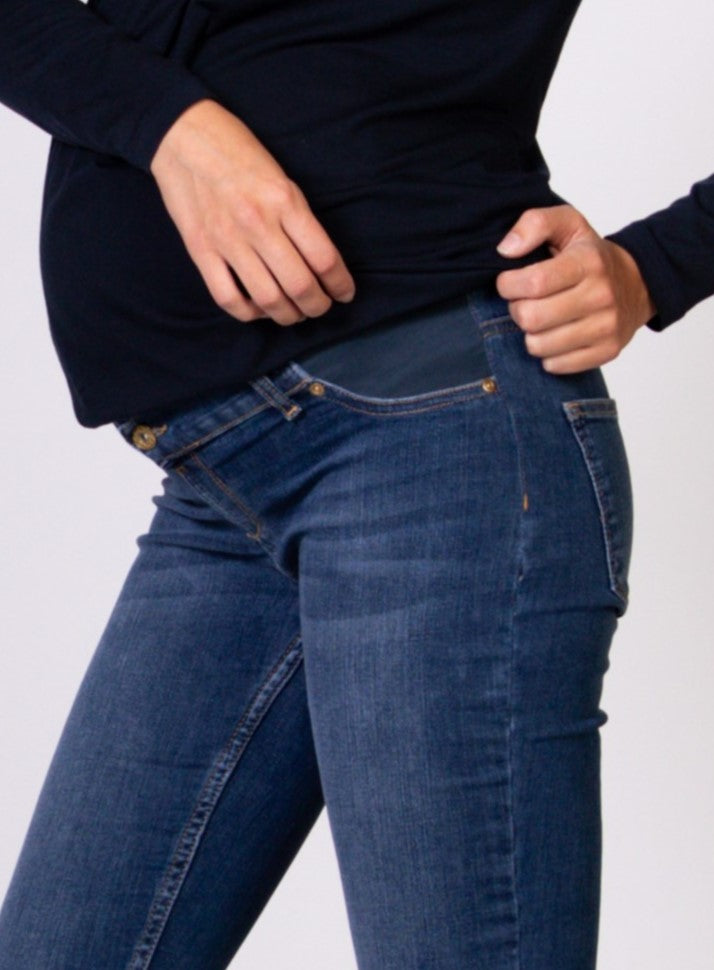Umstandsmode, Schwangerschaftsmode, Stillmode, Brautkleider für Schwangere, Umstandshosen, Umstandsjeans, Umstandsoberteile, Stilloberteile, Bademode für Schwangere, BH für Schwangere, Still BH, Stillbustier, chic + schwanger, festliche Umstandsmode, festliche Mode für Schwangere, Tragejacke, Softshelljacke für Schwangere, Tragejacke mit Babyeinsatz, Umstandsleggings, Brautkleider mit Stillöffnung, festliche Umstandsmode zum Stillen, schick schwanger, Bussinesmode für Schwangere, Stillkleidung, Babybauch 