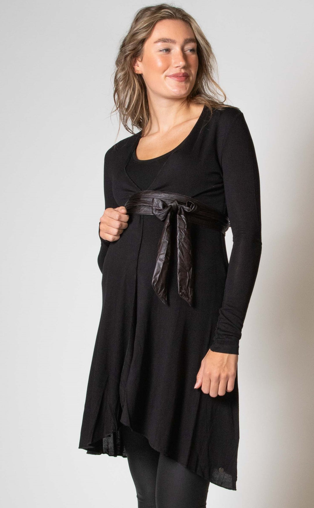 Umstandsmode, Schwangerschaftsmode, Stillmode, Brautkleider für Schwangere, Umstandshosen, Umstandsjeans, Umstandsoberteile, Stilloberteile, Bademode für Schwangere, BH für Schwangere, Still BH, Stillbustier, chic + schwanger, festliche Umstandsmode, festliche Mode für Schwangere, Tragejacke, Softshelljacke, Tragejacke mit Babyeinsatz, Umstandsleggings, Brautkleider mit Stillöffnung, festliche Umstandsmode zum Stillen, schick schwanger, Bussinesmode für Schwangere, Stillkleidung, Umstandsstrumpfhosen