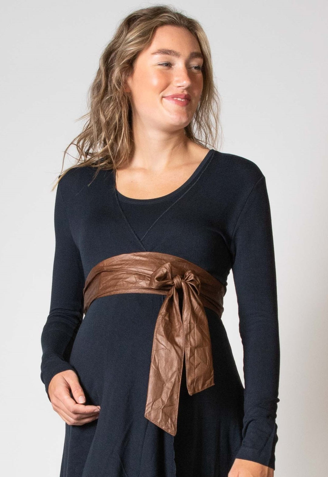 Umstandsmode, Schwangerschaftsmode, Stillmode, Brautkleider für Schwangere, Umstandshosen, Umstandsjeans, Umstandsoberteile, Stilloberteile, Bademode für Schwangere, BH für Schwangere, Still BH, Stillbustier, chic + schwanger, festliche Umstandsmode, festliche Mode für Schwangere, Tragejacke, Softshelljacke, Tragejacke mit Babyeinsatz, Umstandsleggings, Brautkleider mit Stillöffnung, festliche Umstandsmode zum Stillen, schick schwanger, Bussinesmode für Schwangere, Stillkleidung, Umstandsstrumpfhosen