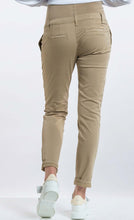 Laden Sie das Bild in den Galerie-Viewer, Umstandshose CHINO sand
