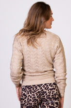 Laden Sie das Bild in den Galerie-Viewer, Umstandsmode, Schwangerschaftsmode, Stillmode, Brautkleider für Schwangere, Umstandshosen, Umstandsjeans, Umstandsoberteile, Stilloberteile, Bademode für Schwangere, BH für Schwangere, Still BH, Stillbustier, chic + schwanger, festliche Umstandsmode, festliche Mode für Schwangere, Tragejacke, Softshelljacke für Schwangere, Tragejacke mit Babyeinsatz, Umstandsleggings, Brautkleider mit Stillöffnung, festliche Umstandsmode zum Stillen, schick schwanger, Bussinesmode für Schwangere, Stillkleidung, Babybauch
