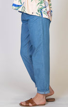 Laden Sie das Bild in den Galerie-Viewer, Umstandsmode, Schwangerschaftsmode, Stillmode, Brautkleider für Schwangere, Umstandshosen, Umstandsjeans, Umstandsoberteile, Stilloberteile, Bademode für Schwangere, BH für Schwangere, Still BH, Stillbustier, chic + schwanger, festliche Umstandsmode, festliche Mode für Schwangere, Tragejacke, Softshelljacke für Schwangere, Tragejacke mit Babyeinsatz, Umstandsleggings, Brautkleider mit Stillöffnung, festliche Umstandsmode zum Stillen, schick schwanger, Bussinesmode für Schwangere, Stillkleidung, Babybauch
