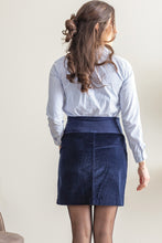 Laden Sie das Bild in den Galerie-Viewer, Umstandsmode, Schwangerschaftsmode, Stillmode, Brautkleider für Schwangere, Umstandshosen, Umstandsjeans, Umstandsoberteile, Stilloberteile, Bademode für Schwangere, BH für Schwangere, Still BH, Stillbustier, chic + schwanger, festliche Umstandsmode, festliche Mode für Schwangere, Tragejacke, Softshelljacke für Schwangere, Tragejacke mit Babyeinsatz, Umstandsleggings, Brautkleider mit Stillöffnung, festliche Umstandsmode zum Stillen, schick schwanger, Bussinesmode für Schwangere, Stillkleidung, Babybauch

