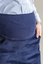 Laden Sie das Bild in den Galerie-Viewer, Umstandsmode, Schwangerschaftsmode, Stillmode, Brautkleider für Schwangere, Umstandshosen, Umstandsjeans, Umstandsoberteile, Stilloberteile, Bademode für Schwangere, BH für Schwangere, Still BH, Stillbustier, chic + schwanger, festliche Umstandsmode, festliche Mode für Schwangere, Tragejacke, Softshelljacke für Schwangere, Tragejacke mit Babyeinsatz, Umstandsleggings, Brautkleider mit Stillöffnung, festliche Umstandsmode zum Stillen, schick schwanger, Bussinesmode für Schwangere, Stillkleidung, Babybauch
