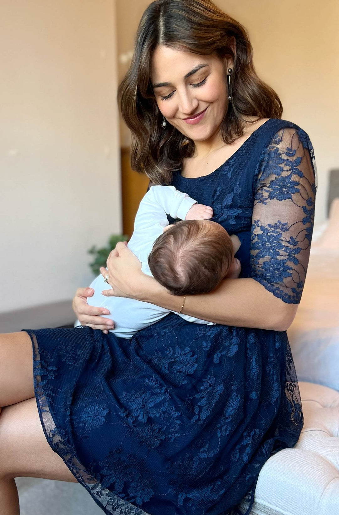 Umstandsmode, Schwangerschaftsmode, Stillmode, Brautkleider für Schwangere, Umstandshosen, Umstandsjeans, Umstandsoberteile, Stilloberteile, Bademode für Schwangere, BH für Schwangere, Still BH, Stillbustier, chic + schwanger, festliche Umstandsmode, festliche Mode für Schwangere, Tragejacke, Softshelljacke für Schwangere, Tragejacke mit Babyeinsatz, Umstandsleggings, Brautkleider mit Stillöffnung, festliche Umstandsmode zum Stillen, schick schwanger, Bussinesmode für Schwangere, Stillkleidung, Babybauch