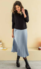 Laden Sie das Bild in den Galerie-Viewer, Umstandsmode, Schwangerschaftsmode, Stillmode, Brautkleider für Schwangere, Umstandshosen, Umstandsjeans, Umstandsoberteile, Stilloberteile, Bademode für Schwangere, BH für Schwangere, Still BH, Stillbustier, chic + schwanger, festliche Umstandsmode, festliche Mode für Schwangere, Tragejacke, Softshelljacke für Schwangere, Tragejacke mit Babyeinsatz, Umstandsleggings, Brautkleider mit Stillöffnung, festliche Umstandsmode zum Stillen, schick schwanger, Bussinesmode für Schwangere, Stillkleidung, Babybauch

