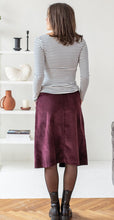 Laden Sie das Bild in den Galerie-Viewer, Umstandsmode, Schwangerschaftsmode, Stillmode, Brautkleider für Schwangere, Umstandshosen, Umstandsjeans, Umstandsoberteile, Stilloberteile, Bademode für Schwangere, BH für Schwangere, Still BH, Stillbustier, chic + schwanger, festliche Umstandsmode, festliche Mode für Schwangere, Tragejacke, Softshelljacke für Schwangere, Tragejacke mit Babyeinsatz, Umstandsleggings, Brautkleider mit Stillöffnung, festliche Umstandsmode zum Stillen, schick schwanger, Bussinesmode für Schwangere, Stillkleidung, Babybauch
