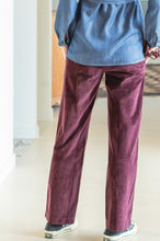 Laden Sie das Bild in den Galerie-Viewer, Umstandsmode, Schwangerschaftsmode, Stillmode, Brautkleider für Schwangere, Umstandshosen, Umstandsjeans, Umstandsoberteile, Stilloberteile, Bademode für Schwangere, BH für Schwangere, Still BH, Stillbustier, chic + schwanger, festliche Umstandsmode, festliche Mode für Schwangere, Tragejacke, Softshelljacke für Schwangere, Tragejacke mit Babyeinsatz, Umstandsleggings, Brautkleider mit Stillöffnung, festliche Umstandsmode zum Stillen, schick schwanger, Bussinesmode für Schwangere, Stillkleidung, Babybauch
