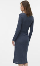 Laden Sie das Bild in den Galerie-Viewer, Umstandsmode, Schwangerschaftsmode, Stillmode, Brautkleider für Schwangere, Umstandshosen, Umstandsjeans, Umstandsoberteile, Stilloberteile, Bademode für Schwangere, BH für Schwangere, Still BH, Stillbustier, chic + schwanger, festliche Umstandsmode, festliche Mode für Schwangere, Tragejacke, Softshelljacke für Schwangere, Tragejacke mit Babyeinsatz, Umstandsleggings, Brautkleider mit Stillöffnung, festliche Umstandsmode zum Stillen, schick schwanger, Bussinesmode für Schwangere, Stillkleidung, Babybauch
