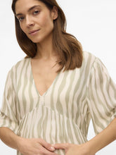Laden Sie das Bild in den Galerie-Viewer, Umstandsmode, Schwangerschaftsmode, Stillmode, Brautkleider für Schwangere, Umstandshosen, Umstandsjeans, Umstandsoberteile, Stilloberteile, Bademode für Schwangere, BH für Schwangere, Still BH, Stillbustier, chic + schwanger, festliche Umstandsmode, festliche Mode für Schwangere, Tragejacke, Softshelljacke für Schwangere, Tragejacke mit Babyeinsatz, Umstandsleggings, Brautkleider mit Stillöffnung, festliche Umstandsmode zum Stillen, schick schwanger, Bussinesmode für Schwangere, Stillkleidung, Babybauch 

