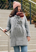 Laden Sie das Bild in den Galerie-Viewer, Umstandsmode, Schwangerschaftsmode, Stillmode, Brautkleider für Schwangere, Umstandshosen, Umstandsjeans, Umstandsoberteile, Stilloberteile, Bademode für Schwangere, BH für Schwangere, Still BH, Stillbustier, chic + schwanger, festliche Umstandsmode, festliche Mode für Schwangere, Tragejacke, Softshelljacke für Schwangere, Tragejacke mit Babyeinsatz, Umstandsleggings, Brautkleider mit Stillöffnung, festliche Umstandsmode zum Stillen, schick schwanger, Bussinesmode für Schwangere, Stillkleidung, Babybauch
