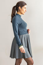 Laden Sie das Bild in den Galerie-Viewer, Umstandsmode, Schwangerschaftsmode, Stillmode, Brautkleider für Schwangere, Umstandshosen, Umstandsjeans, Umstandsoberteile, Stilloberteile, Bademode für Schwangere, BH für Schwangere, Still BH, Stillbustier, chic + schwanger, festliche Umstandsmode, festliche Mode für Schwangere, Tragejacke, Softshelljacke für Schwangere, Tragejacke mit Babyeinsatz, Umstandsleggings, Brautkleider mit Stillöffnung, festliche Umstandsmode zum Stillen, schick schwanger, Bussinesmode für Schwangere, Stillkleidung, Babybauch
