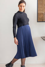 Laden Sie das Bild in den Galerie-Viewer, Umstandsmode, Schwangerschaftsmode, Stillmode, Brautkleider für Schwangere, Umstandshosen, Umstandsjeans, Umstandsoberteile, Stilloberteile, Bademode für Schwangere, BH für Schwangere, Still BH, Stillbustier, chic + schwanger, festliche Umstandsmode, festliche Mode für Schwangere, Tragejacke, Softshelljacke für Schwangere, Tragejacke mit Babyeinsatz, Umstandsleggings, Brautkleider mit Stillöffnung, festliche Umstandsmode zum Stillen, schick schwanger, Bussinesmode für Schwangere, Stillkleidung, Babybauch
