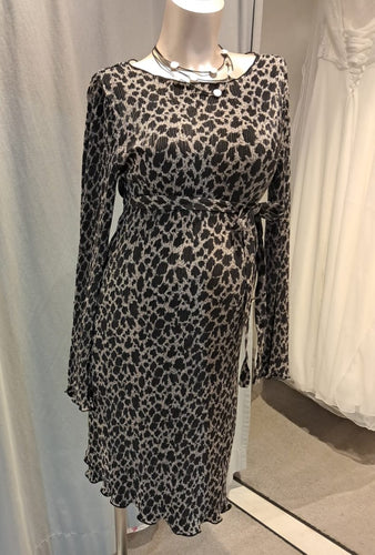 Umstandsmode, Schwangerschaftsmode, Stillmode, Brautkleider für Schwangere, Umstandshosen, Umstandsjeans, Umstandsoberteile, Stilloberteile, Bademode für Schwangere, BH für Schwangere, Still BH, Stillbustier, chic + schwanger, festliche Umstandsmode, festliche Mode für Schwangere, Tragejacke, Softshelljacke für Schwangere, Tragejacke mit Babyeinsatz, Umstandsleggings, Brautkleider mit Stillöffnung, festliche Umstandsmode zum Stillen, schick schwanger, Bussinesmode für Schwangere, Stillkleidung, Babybauch