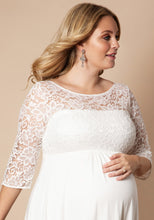 Laden Sie das Bild in den Galerie-Viewer, Umstandsbrautkleid LUCIA kurz, Brautmode für Schwangere, Standesamt, Hochzeit, Standesamt, ivory, Spitze, glatter Rock, Vintage, 3/4-Ärmel, Umstandsmode, Stillkleidung, chic + schwanger Umstandsmode, Braut, Brautkleid für Schwangere, Kleid mit Babybauch
