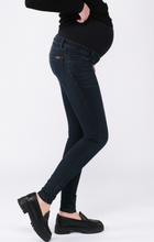 Laden Sie das Bild in den Galerie-Viewer, OEKOTEX Umstandsjeans 32er Länge SOPHIA Superstretch in 4 Farben
