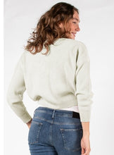 Laden Sie das Bild in den Galerie-Viewer, Umstandsmode, Schwangerschaftsmode, Stillmode, Brautkleider für Schwangere, Umstandshosen, Umstandsjeans, Umstandsoberteile, Stilloberteile, Bademode für Schwangere, BH für Schwangere, Still BH, Stillbustier, chic + schwanger, festliche Umstandsmode, festliche Mode für Schwangere, Tragejacke, Softshelljacke für Schwangere, Tragejacke mit Babyeinsatz, Umstandsleggings, Brautkleider mit Stillöffnung, festliche Umstandsmode zum Stillen, schick schwanger, Bussinesmode für Schwangere, Stillkleidung, Babybauch
