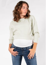 Laden Sie das Bild in den Galerie-Viewer, Umstandsmode, Schwangerschaftsmode, Stillmode, Brautkleider für Schwangere, Umstandshosen, Umstandsjeans, Umstandsoberteile, Stilloberteile, Bademode für Schwangere, BH für Schwangere, Still BH, Stillbustier, chic + schwanger, festliche Umstandsmode, festliche Mode für Schwangere, Tragejacke, Softshelljacke für Schwangere, Tragejacke mit Babyeinsatz, Umstandsleggings, Brautkleider mit Stillöffnung, festliche Umstandsmode zum Stillen, schick schwanger, Bussinesmode für Schwangere, Stillkleidung, Babybauch
