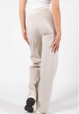 Umstandsmode, Schwangerschaftsmode, Stillmode, Brautkleider für Schwangere, Umstandshosen, Umstandsjeans, Umstandsoberteile, Stilloberteile, Bademode für Schwangere, BH für Schwangere, Still BH, Stillbustier, chic + schwanger, festliche Umstandsmode, festliche Mode für Schwangere, Tragejacke, Softshelljacke für Schwangere, Tragejacke mit Babyeinsatz, Umstandsleggings, Brautkleider mit Stillöffnung, festliche Umstandsmode zum Stillen, schick schwanger, Bussinesmode für Schwangere, Stillkleidung, Babybauch