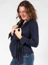 Laden Sie das Bild in den Galerie-Viewer, Umstandsmode, Schwangerschaftsmode, Stillmode, Brautkleider für Schwangere, Umstandshosen, Umstandsjeans, Umstandsoberteile, Stilloberteile, Bademode für Schwangere, BH für Schwangere, Still BH, Stillbustier, chic + schwanger, festliche Umstandsmode, festliche Mode für Schwangere, Tragejacke, Softshelljacke für Schwangere, Tragejacke mit Babyeinsatz, Umstandsleggings, Brautkleider mit Stillöffnung, festliche Umstandsmode zum Stillen, schick schwanger, Bussinesmode für Schwangere, Stillkleidung, Babybauch 
