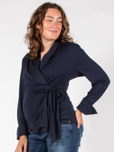 Laden Sie das Bild in den Galerie-Viewer, Umstandsmode, Schwangerschaftsmode, Stillmode, Brautkleider für Schwangere, Umstandshosen, Umstandsjeans, Umstandsoberteile, Stilloberteile, Bademode für Schwangere, BH für Schwangere, Still BH, Stillbustier, chic + schwanger, festliche Umstandsmode, festliche Mode für Schwangere, Tragejacke, Softshelljacke für Schwangere, Tragejacke mit Babyeinsatz, Umstandsleggings, Brautkleider mit Stillöffnung, festliche Umstandsmode zum Stillen, schick schwanger, Bussinesmode für Schwangere, Stillkleidung, Babybauch 
