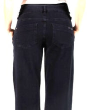 Laden Sie das Bild in den Galerie-Viewer, Umstandsmode, Schwangerschaftsmode, Stillmode, Brautkleider für Schwangere, Umstandshosen, Umstandsjeans, Umstandsoberteile, Stilloberteile, Bademode für Schwangere, BH für Schwangere, Still BH, Stillbustier, chic + schwanger, festliche Umstandsmode, festliche Mode für Schwangere, Tragejacke, Softshelljacke für Schwangere, Tragejacke mit Babyeinsatz, Umstandsleggings, Brautkleider mit Stillöffnung, festliche Umstandsmode zum Stillen, schick schwanger, Bussinesmode für Schwangere, Stillkleidung, Babybauch
