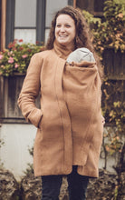 Laden Sie das Bild in den Galerie-Viewer, Umstandsmode, Schwangerschaftsmode, Stillmode, Brautkleider für Schwangere, Umstandshosen, Umstandsjeans, Umstandsoberteile, Stilloberteile, Bademode für Schwangere, BH für Schwangere, Still BH, Stillbustier, chic + schwanger, festliche Umstandsmode, festliche Mode für Schwangere, Tragejacke, Softshelljacke für Schwangere, Tragejacke mit Babyeinsatz, Umstandsleggings, Brautkleider mit Stillöffnung, festliche Umstandsmode zum Stillen, schick schwanger, Bussinesmode für Schwangere, Stillkleidung, Babybauch
