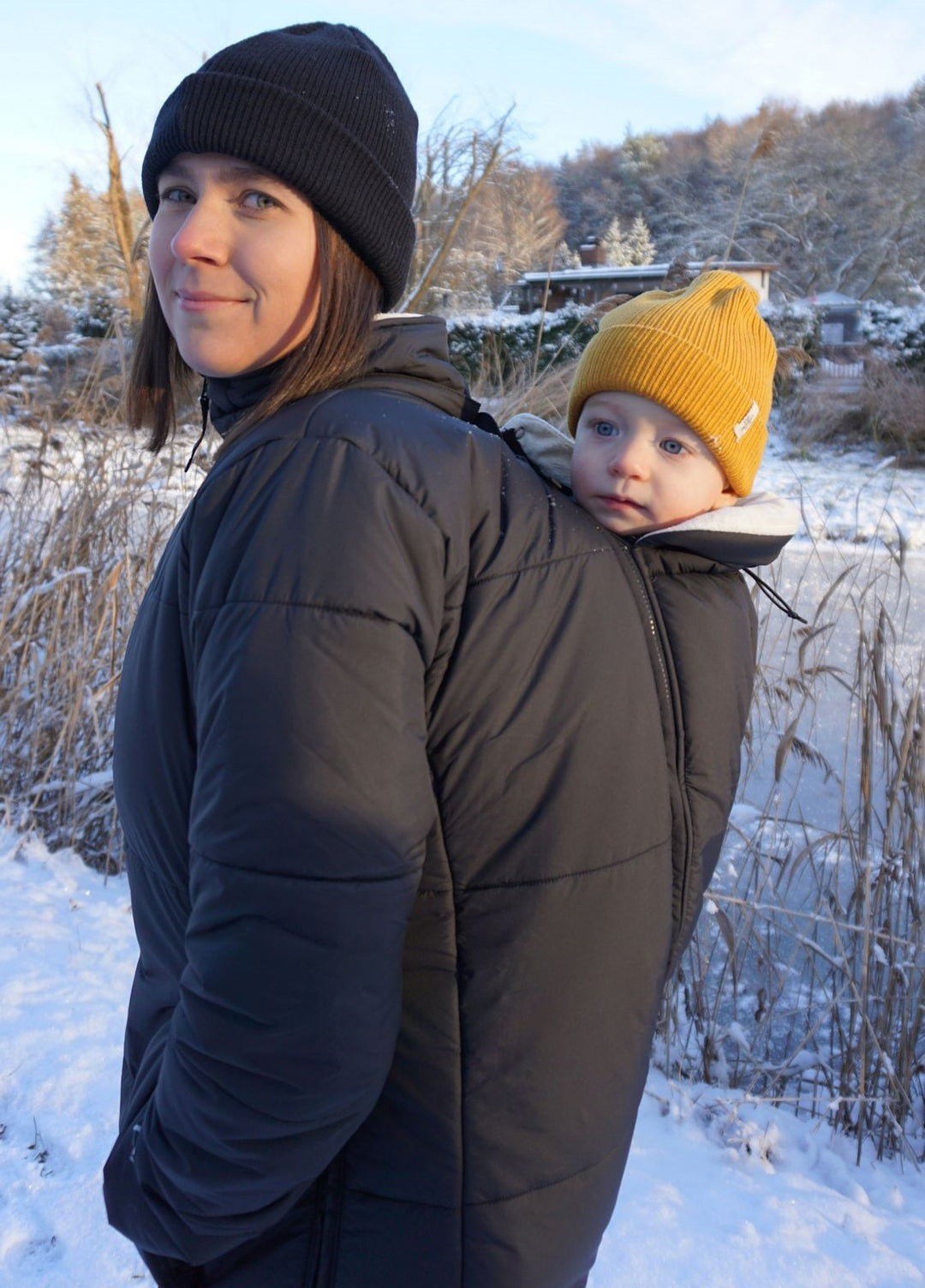Umstandsmode, Schwangerschaftsmode, Stillmode, Brautkleider für Schwangere, Umstandshosen, Umstandsjeans, Umstandsoberteile, Stilloberteile, Bademode für Schwangere, BH für Schwangere, Still BH, Stillbustier, chic + schwanger, festliche Umstandsmode, festliche Mode für Schwangere, Tragejacke, Softshelljacke für Schwangere, Tragejacke mit Babyeinsatz, Umstandsleggings, Brautkleider mit Stillöffnung, festliche Umstandsmode zum Stillen, schick schwanger, Bussinesmode für Schwangere, Stillkleidung, Babybauch