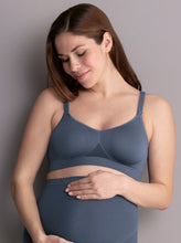 Laden Sie das Bild in den Galerie-Viewer,  Umstandsmode, Schwangerschaftsmode, Stillmode, Brautkleider für Schwangere, Umstandshosen, Umstandsjeans, Umstandsoberteile, Stilloberteile, Bademode für Schwangere, BH für Schwangere, Still BH, Stillbustier, chic + schwanger, festliche Umstandsmode, festliche Mode für Schwangere, Tragejacke, Softshelljacke, Tragejacke mit Babyeinsatz, Umstandsleggings, Brautkleider mit Stillöffnung, festliche Umstandsmode zum Stillen, schick schwanger, Bussinesmode für Schwangere, Stillkleidung, Umstandsstrumpfhosen
