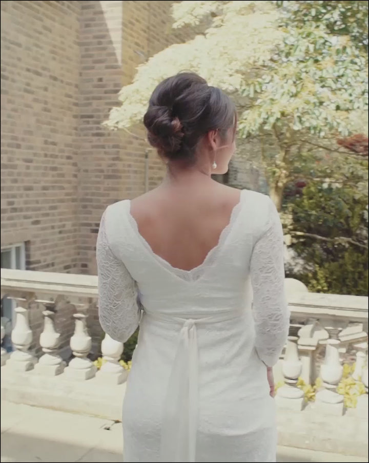 traumhaftes Umstandsbrautkleid aus elastischer Spitze mit wunderschönen Ausschnitt vorne und hinten