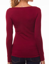 Laden Sie das Bild in den Galerie-Viewer, OEKOTEX  Umstandsshirt ZOE bordeaux mit Stillfunktion
