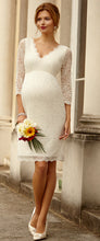 Laden Sie das Bild in den Galerie-Viewer, Umstandsbrautkleid CHLOE LACE kurz, Umstandsmode, Schwangerschaftsmode, Stillmode, Brautkleider für Schwangere, Umstandshosen, Umstandsjeans, Umstandsoberteile, Stilloberteile, Bademode für Schwangere, BH für Schwangere, BH zum Stillen, Bustier zum Stillen, chic + schwanger, festliche Umstandsmode, festliche Mode für Schwanger, Tragejacke, Softsheljacke für Schwangere, Tragejacke mit Babyeinsatz, Umstandsleggings,Brautkleider mit Stillöffnung, festliche Umstandsmode zum Stillen
