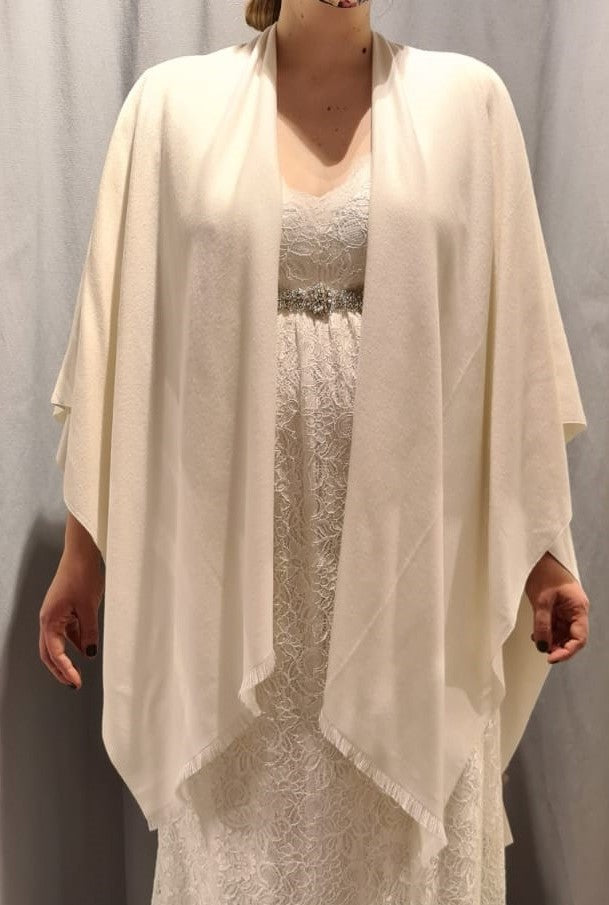 Poncho,  Umstandsmode, Schwangerschaftsmode, Stillmode, Brautkleider für Schwangere, Umstandshosen, Umstandsjeans, Umstandsoberteile, Stilloberteile, Bademode für Schwangere, BH für Schwangere, Still BH, Stillbustier, chic + schwanger, festliche Umstandsmode, festliche Mode für Schwangere, Tragejacke, Softshelljacke, Tragejacke mit Babyeinsatz, Umstandsleggings, Brautkleider mit Stillöffnung, festliche Umstandsmode zum Stillen, schick schwanger, Bussinesmode für Schwangere, Umstandsstrumpfhosen