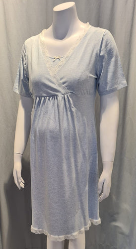  Umstandsmode, Schwangerschaftsmode, Stillmode, Brautkleider für Schwangere, Umstandshosen, Umstandsjeans, Umstandsoberteile, Stilloberteile, Bademode für Schwangere, BH für Schwangere, Still BH, Stillbustier, chic + schwanger, festliche Umstandsmode, festliche Mode für Schwangere, Tragejacke, Softshelljacke, Tragejacke mit Babyeinsatz, Umstandsleggings, Brautkleider mit Stillöffnung, festliche Umstandsmode zum Stillen, schick schwanger, Bussinesmode für Schwangere, Stillkleidung, Umstandsstrumpfhosen