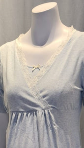  Umstandsmode, Schwangerschaftsmode, Stillmode, Brautkleider für Schwangere, Umstandshosen, Umstandsjeans, Umstandsoberteile, Stilloberteile, Bademode für Schwangere, BH für Schwangere, Still BH, Stillbustier, chic + schwanger, festliche Umstandsmode, festliche Mode für Schwangere, Tragejacke, Softshelljacke, Tragejacke mit Babyeinsatz, Umstandsleggings, Brautkleider mit Stillöffnung, festliche Umstandsmode zum Stillen, schick schwanger, Bussinesmode für Schwangere, Stillkleidung, Umstandsstrumpfhosen