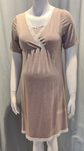 Laden Sie das Bild in den Galerie-Viewer,  Umstandsmode, Schwangerschaftsmode, Stillmode, Brautkleider für Schwangere, Umstandshosen, Umstandsjeans, Umstandsoberteile, Stilloberteile, Bademode für Schwangere, BH für Schwangere, Still BH, Stillbustier, chic + schwanger, festliche Umstandsmode, festliche Mode für Schwangere, Tragejacke, Softshelljacke, Tragejacke mit Babyeinsatz, Umstandsleggings, Brautkleider mit Stillöffnung, festliche Umstandsmode zum Stillen, schick schwanger, Bussinesmode für Schwangere, Stillkleidung, Umstandsstrumpfhosen
