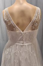 Laden Sie das Bild in den Galerie-Viewer, Umstandsbrautkleid RANIA
