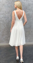 Laden Sie das Bild in den Galerie-Viewer, Umstandsbrautkleid STAR
