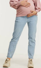 Laden Sie das Bild in den Galerie-Viewer, MOM-Jeans NORAH light wash, Umstandsjeans, lässig, gerades Bein, umstandsjeans, dark blue, OEKO-TEX Umstandsjeans 32er Länge SOPHIA Superstretch in 4 Farben, Umstandsmode, Schwangerschaftsmode, Stillmode, Brautkleider für Schwangere, Umstandshosen, Umstandsjeans, Umstandsoberteile, Stilloberteile, Bademode für Schwangere, BH für Schwangere, BH zum Stillen, Bustier zum Stillen, chic + schwanger, festliche Umstandsmode, festliche Mode für Schwangere, MOM-Jeans
